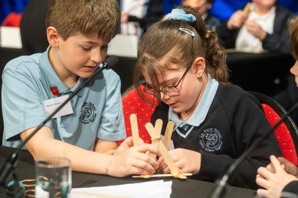 Royal Jersey Showground RJA&HS. De Putron Challenge quiz for school children. Heat 1 of the Year 6 challenge. La Moye school students construct a catapult from lolipop sticks, rubber bands and a spoon        Picture: ROB CURRIE