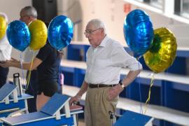 Lions club stalwart Ken Syvret counting the laps. The start of the Swimarathon 2023 with Lt Gov Jerry Kid. Picture: DAVID FERGUSON