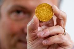 Mike Hill, CEO of Paul Fraser Collectibles (CORRECT SPELLING OF COLLECTIBLES).  An gold sovereign from the reign of Edward VI                  Picture: ROB CURRIE