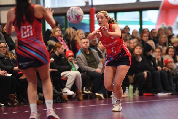 Jets Jacy Brown passing to Rosie Tonner NETBALL Team Jets v Poole Picture: DAVID FERGUSON