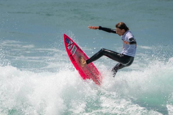 Surfing, St Ouen's Bay, Watersplash. Round 1 of 4 of the Jersey Surfboard Club junior division summer series.            White vest Dylan Read (15)                         Picture: ROB CURRIE