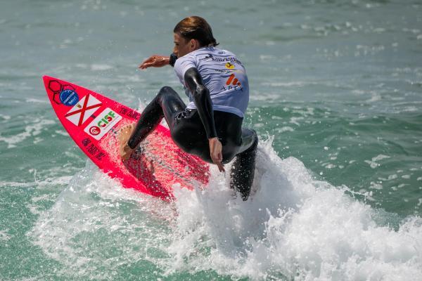 Surfing, St Ouen's Bay, Watersplash. Round 1 of 4 of the Jersey Surfboard Club junior division summer series.            White vest Dylan Read (15)                         Picture: ROB CURRIE