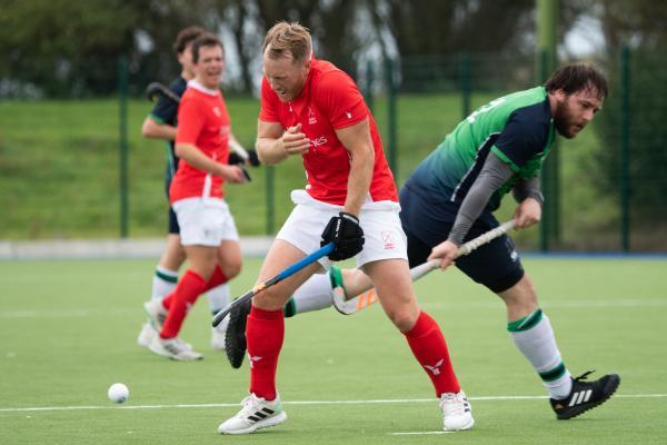 Hockey Jersey Men v Sunburry & Walton gets the ball in the head Picture: JON GUEGAN