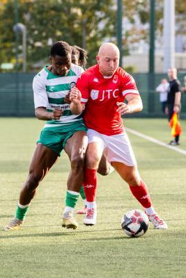 Football at Springfield. Chipstead (green) V Jersey Bulls (red). L>R Emmanuel Robe and Fraser Barlow                    Picture: ROB CURRIE