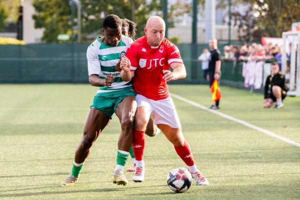 Football at Springfield. Chipstead (green) V Jersey Bulls (red). L>R Emmanuel Robe and Fraser Barlow                    Picture: ROB CURRIE