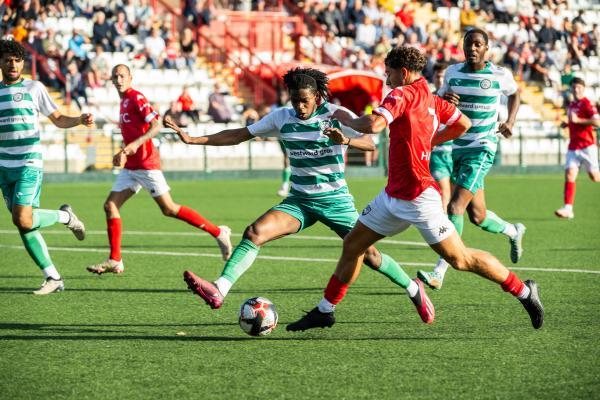 Football at Springfield. Chipstead (green) V Jersey Bulls (red). L>R Cameron Jorrell Lewis-Brown and Rai Dos Santos                      Picture: ROB CURRIE