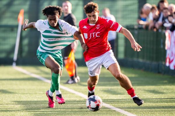 Football at Springfield. Chipstead (green) V Jersey Bulls (red). L>R Cameron Jorrell Lewis-Brown and Rai Dos Santos                      Picture: ROB CURRIE