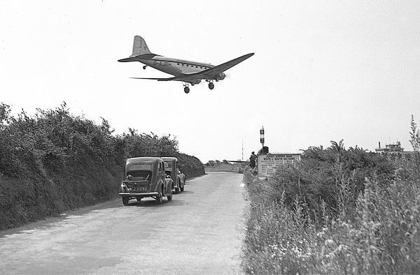 Temps Passe Danger- Aircraft Landing 1948
