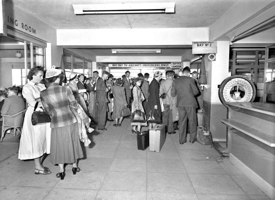 Temps Passe Airport Rush Hour 1952