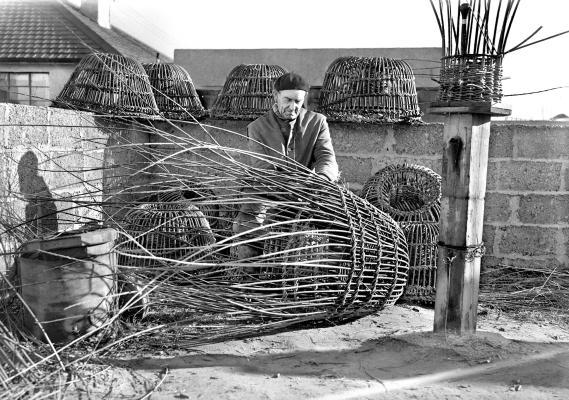 Temps Passe Lobster Pots 1953