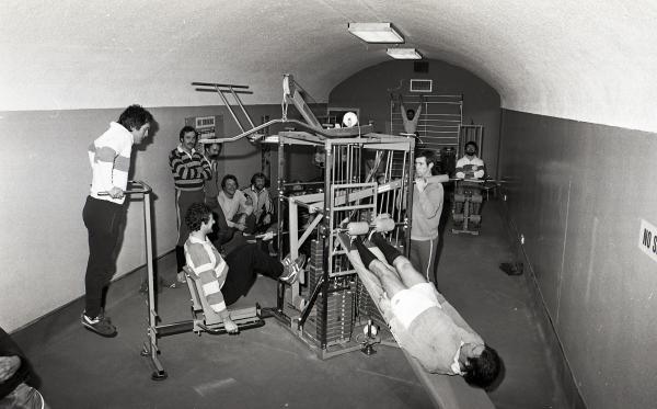 Members of the Jersey Rugby Football Club team training in the gym at Fort Regent. Dated 18 December 1979. JEP reference number 1979/2631 - Jersey Archive reference number L/A/75/A3/4/2631                  Picture: REG CRIDLAND